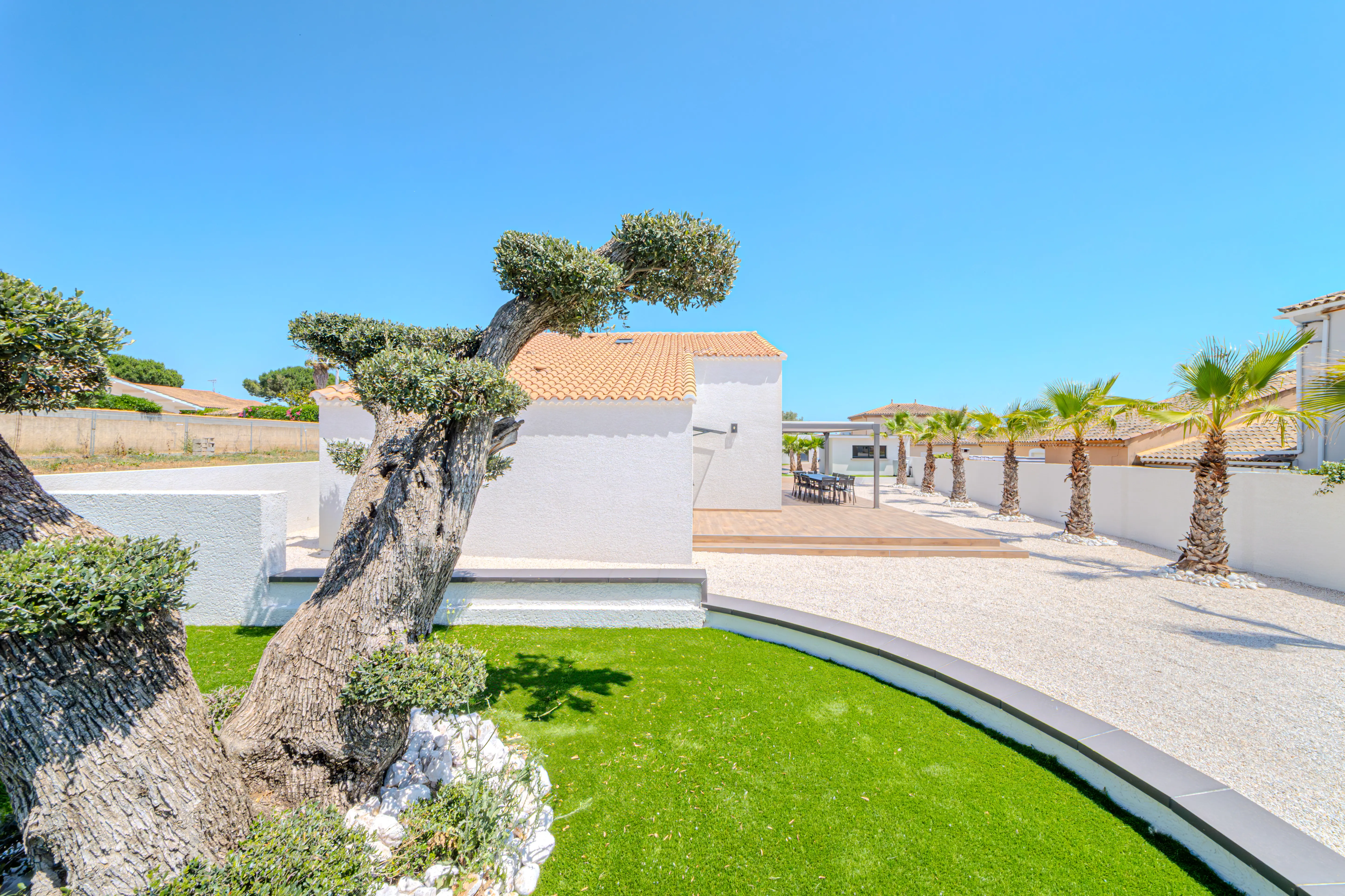 A picture of the garden of the Villa Galinier.