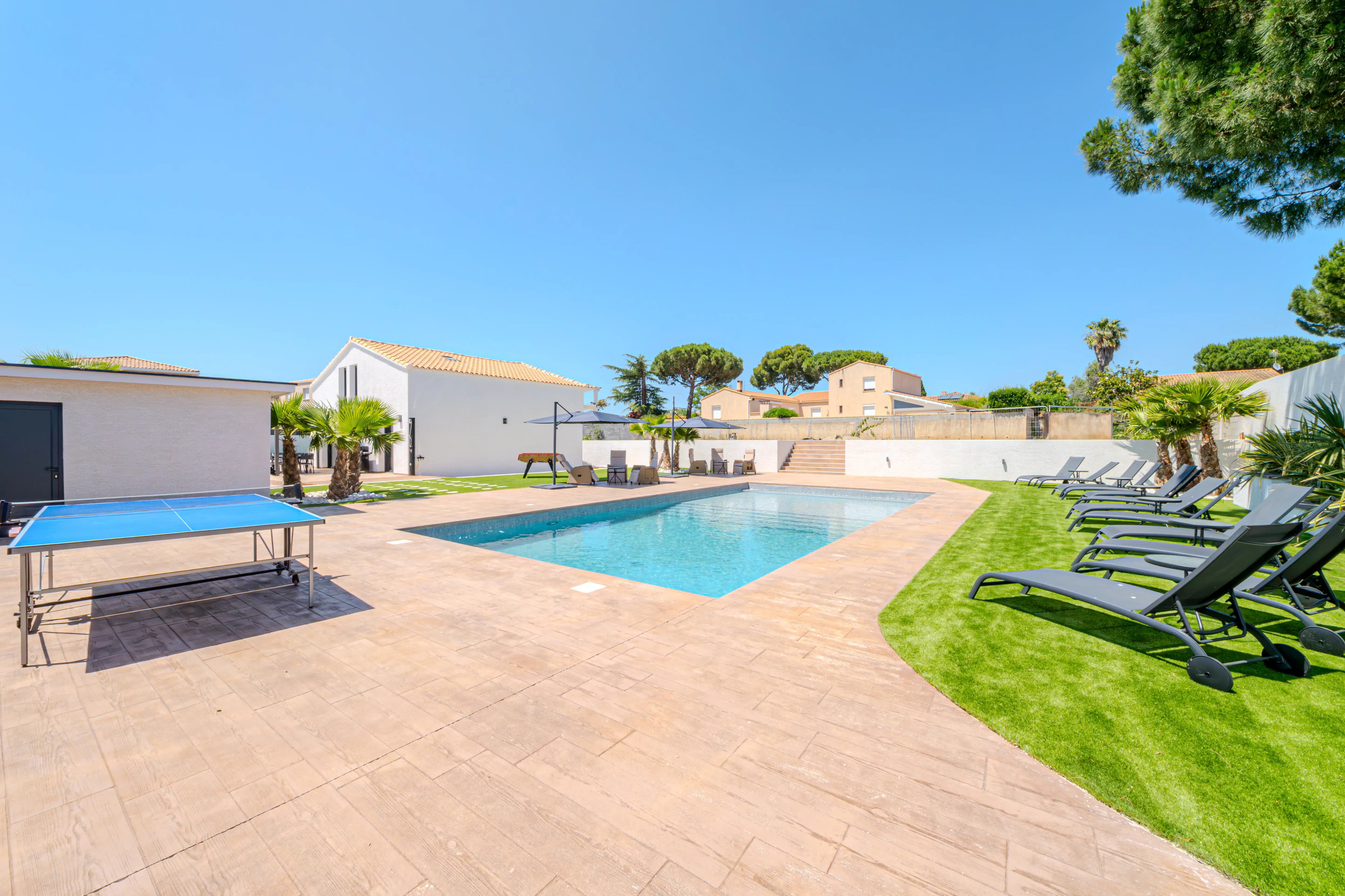 A picture of the garden of the Villa Galinier.