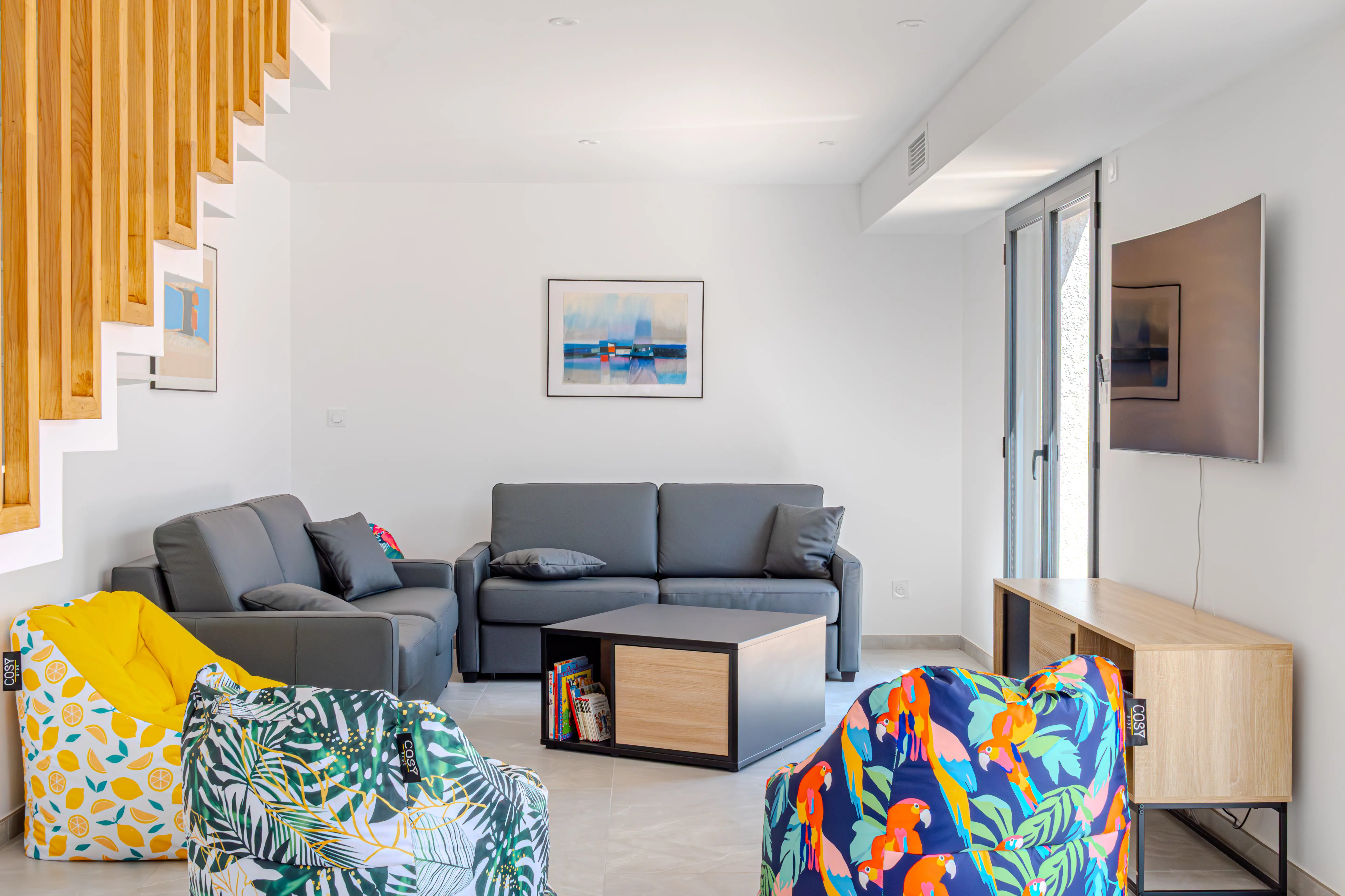 A picture of the living room of the Villa Galinier.