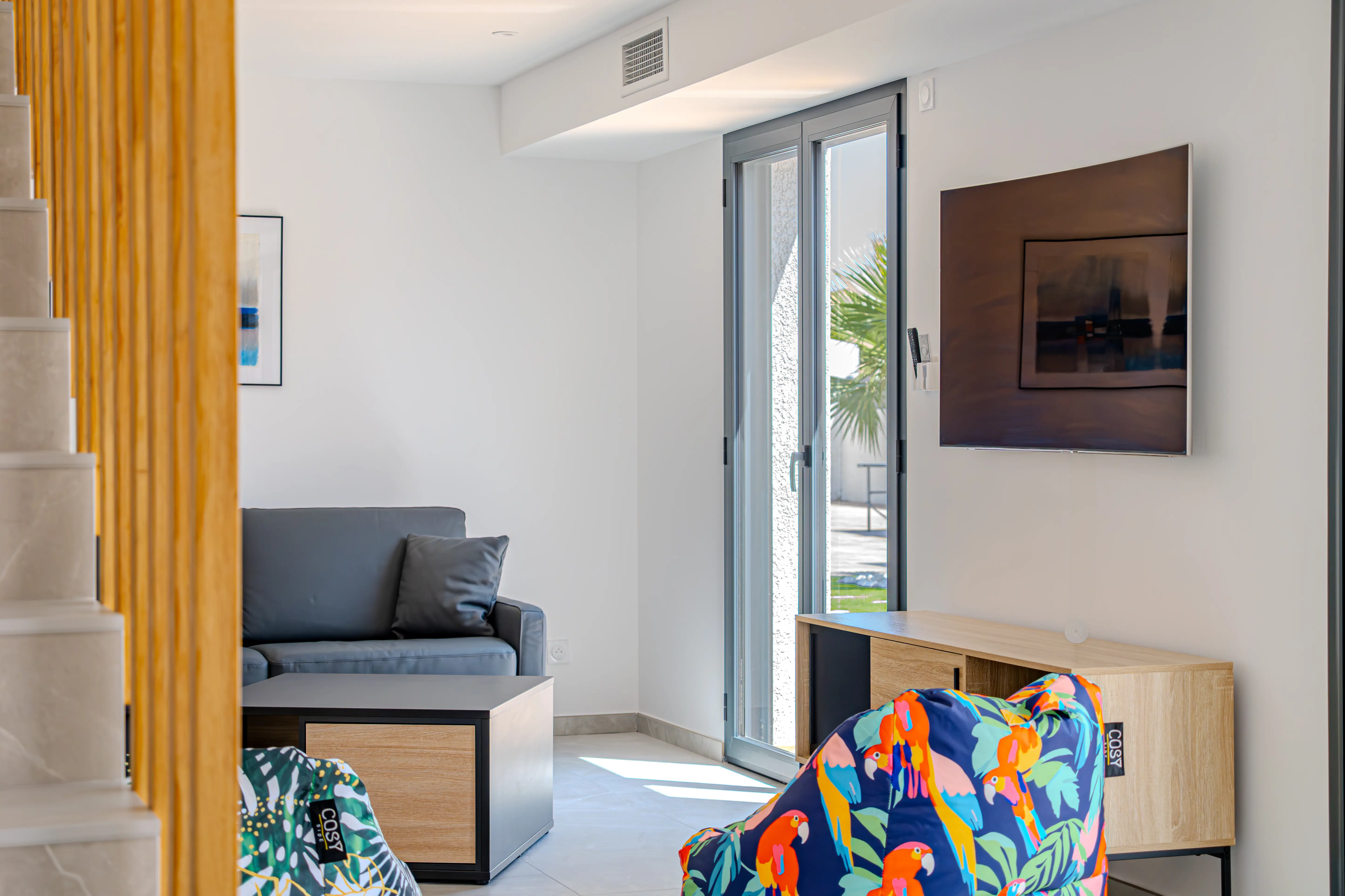 A picture of the living room of the Villa Galinier.