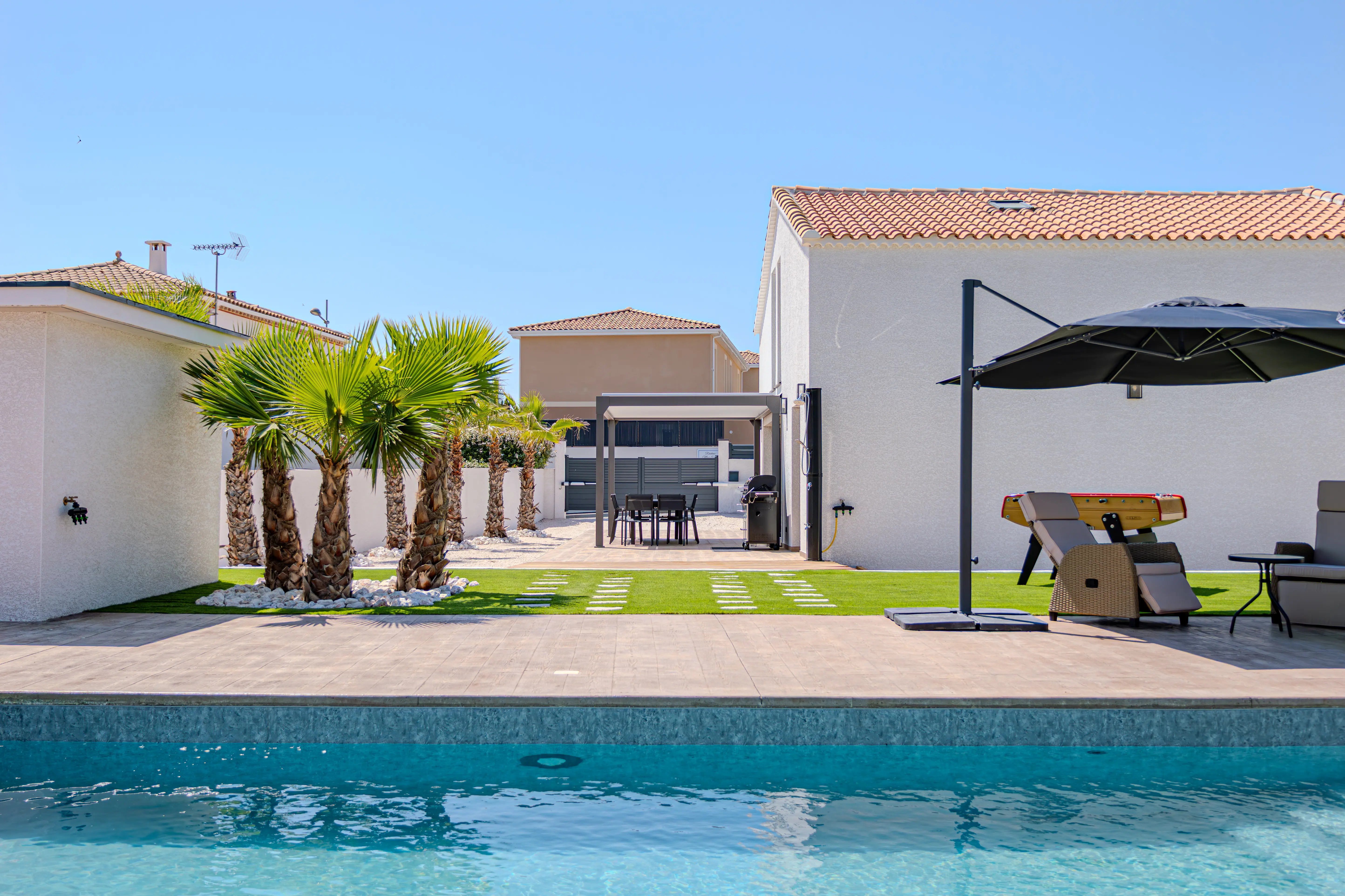 A close-up photo of the pool and terrace at Villa Galinier.