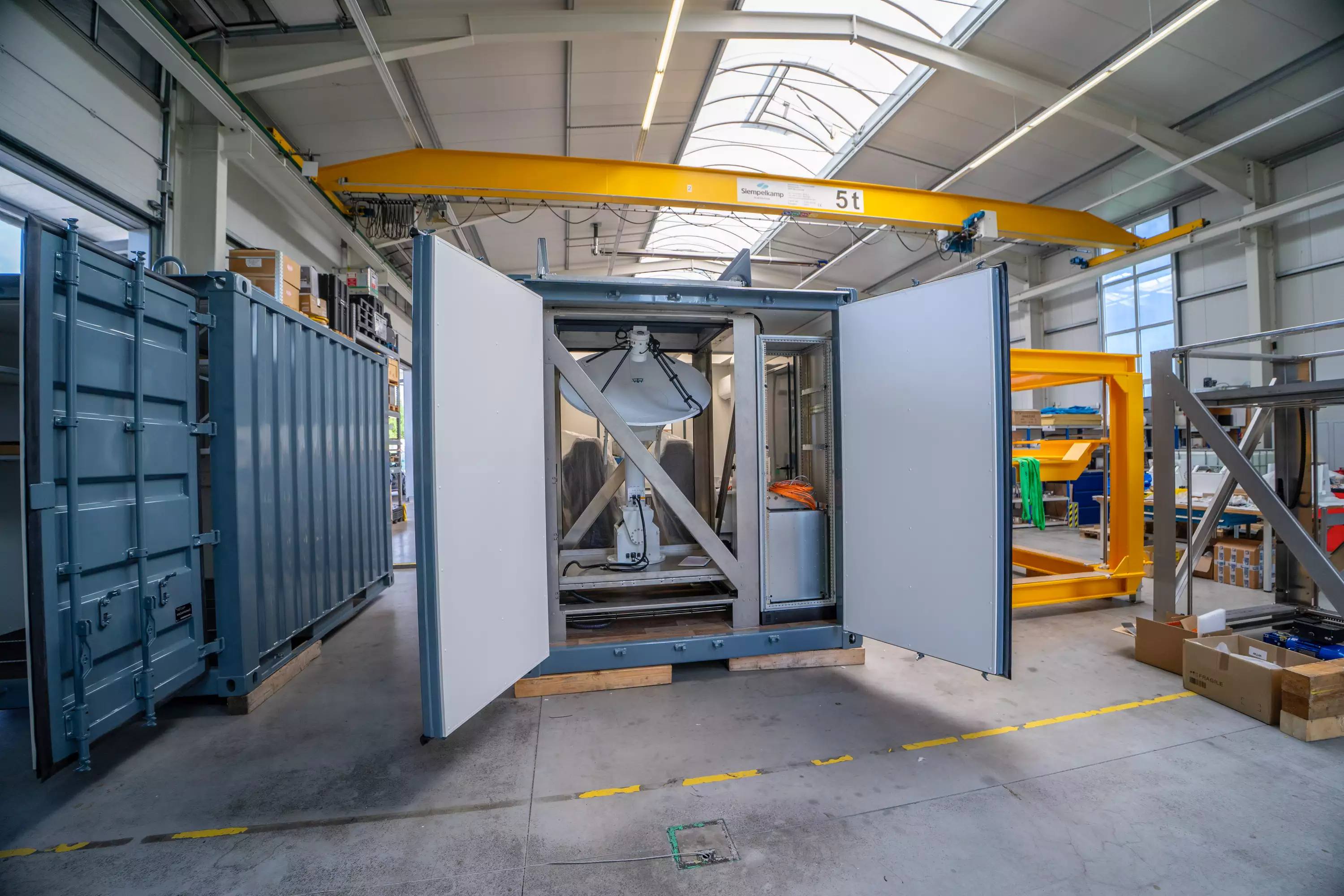 Container equipped with a customized WTW antenna solution featuring a parabol tracking antenna