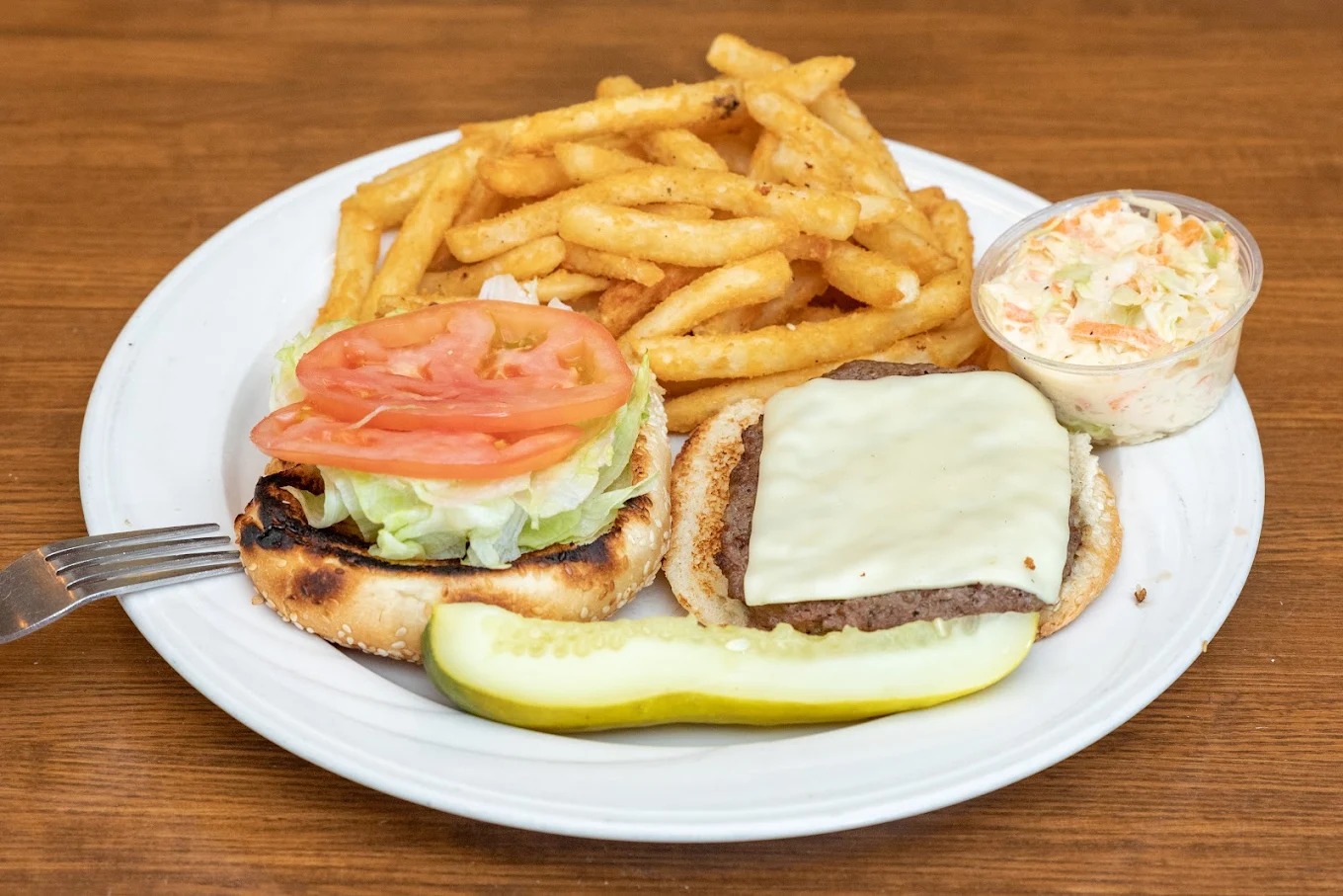 Cheeseburger with fries