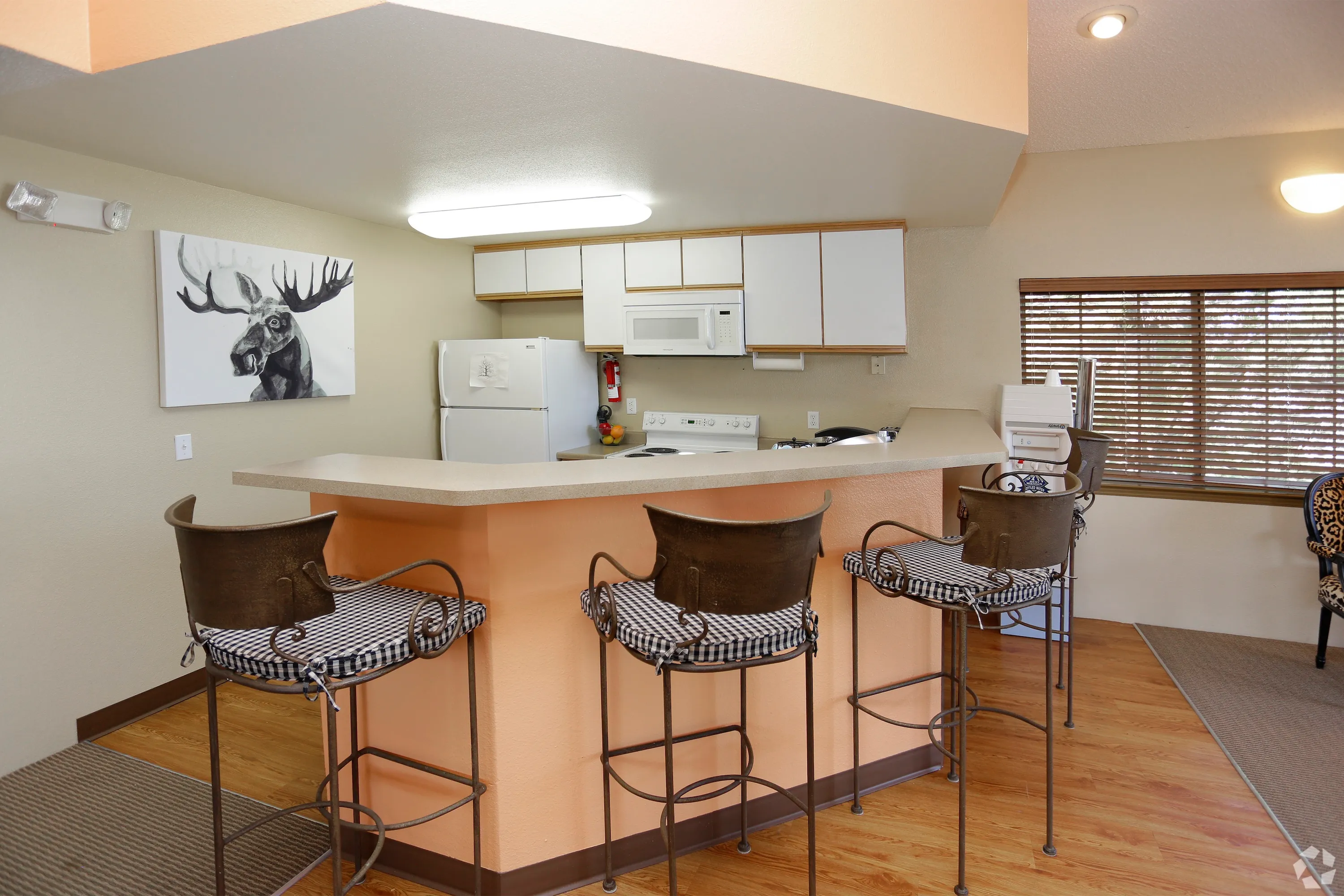 Kitchen bar