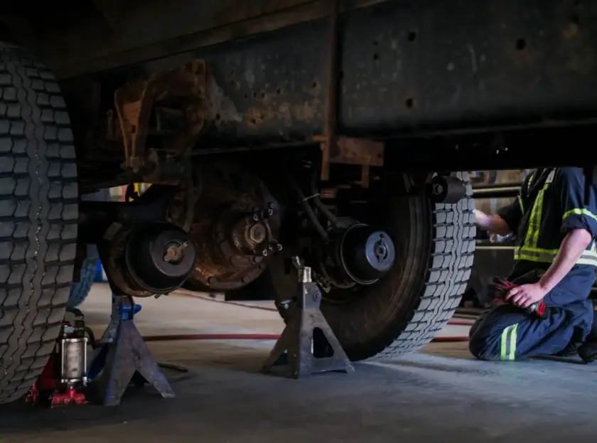 Mechanic provides truck axle repair in Moses Lake, WA