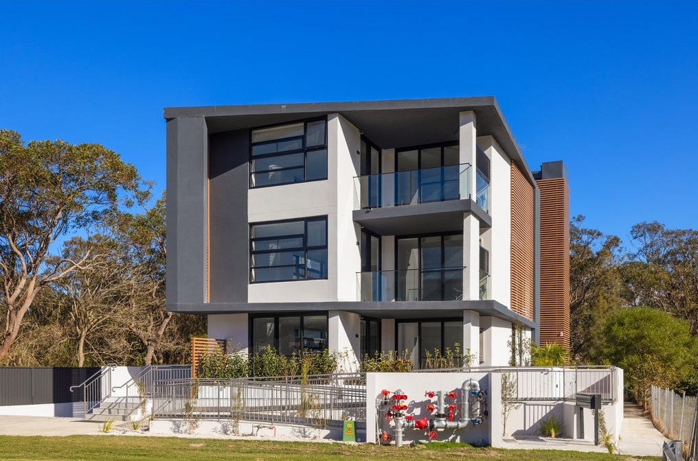 34 Lorikeet Grove, Warriewood