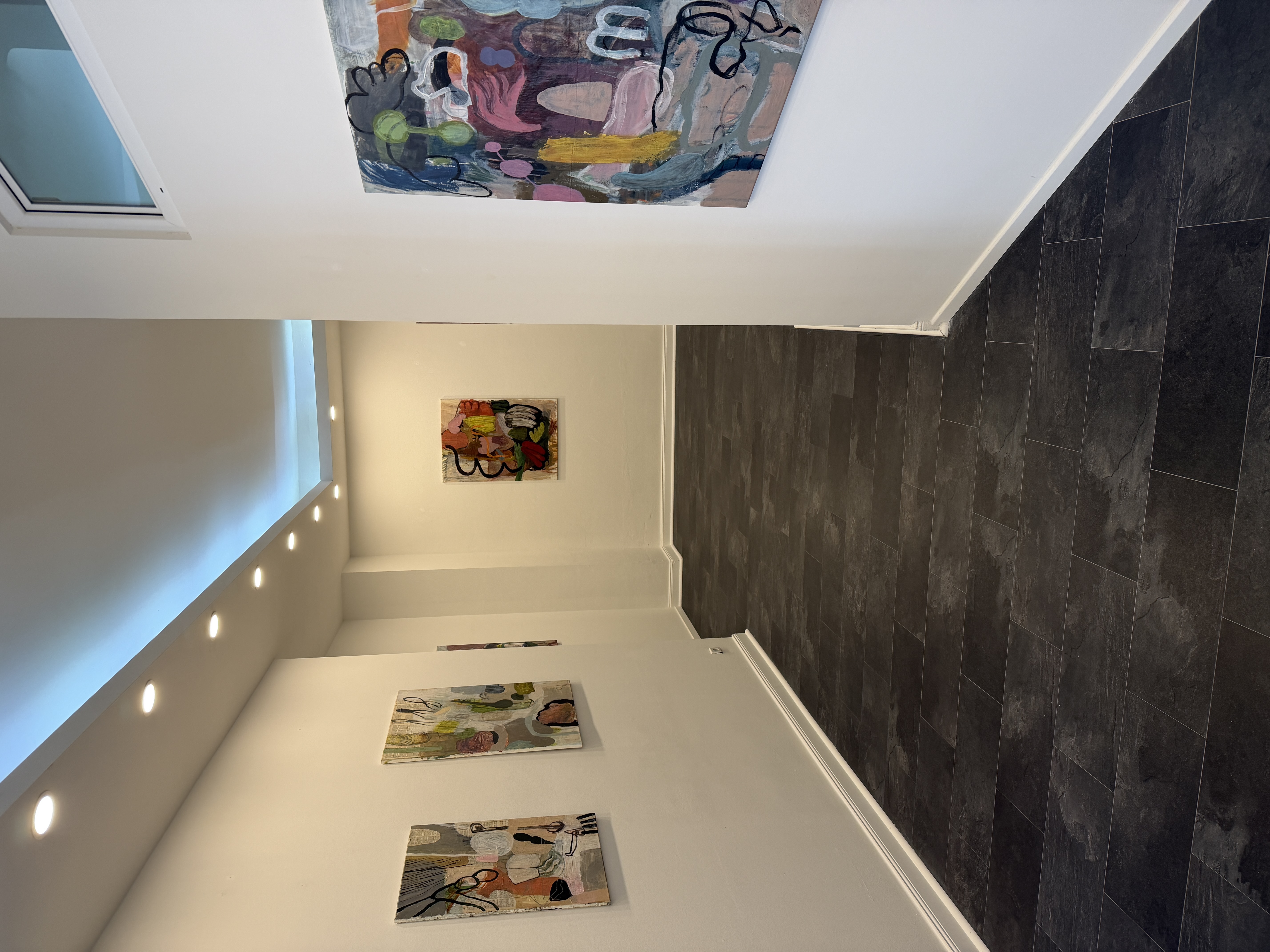 Zwischen Ruhe und Chaos: Die abstrakte Kunst von Elin Sophia Söderqvist bei aboutchiro.