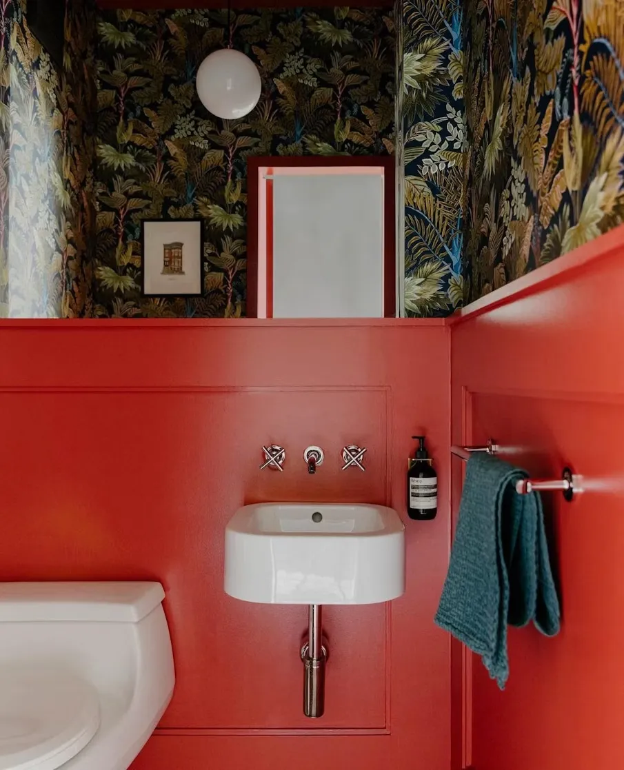 Extravagant red bathroom