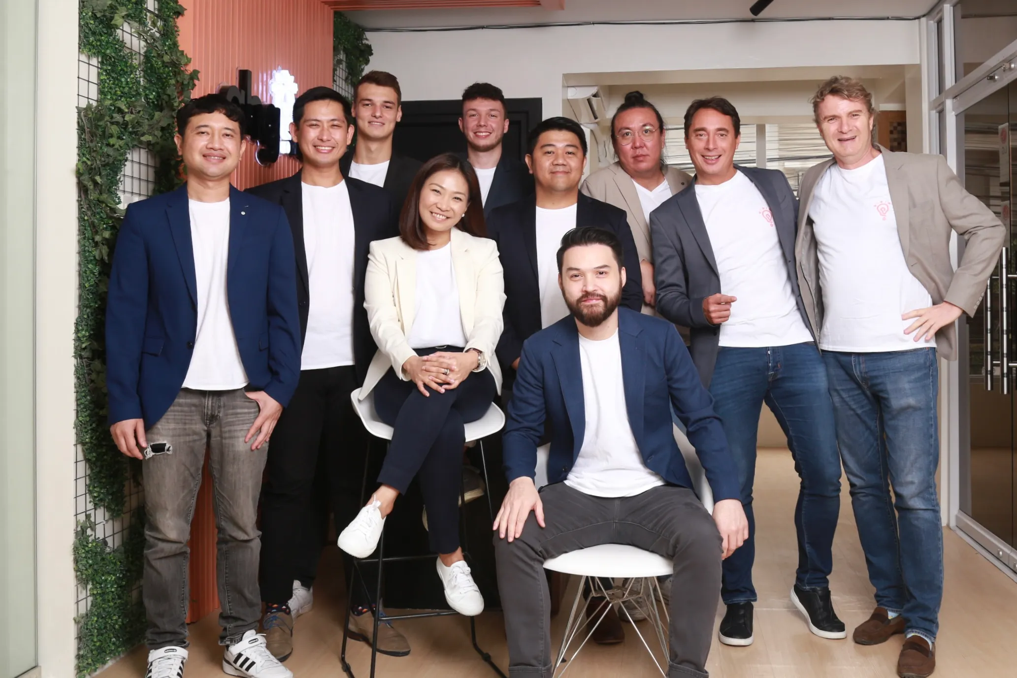 CEO of AHG Lab, talking to his members and partners