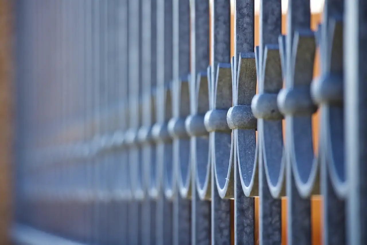 Fence & Gate Painting