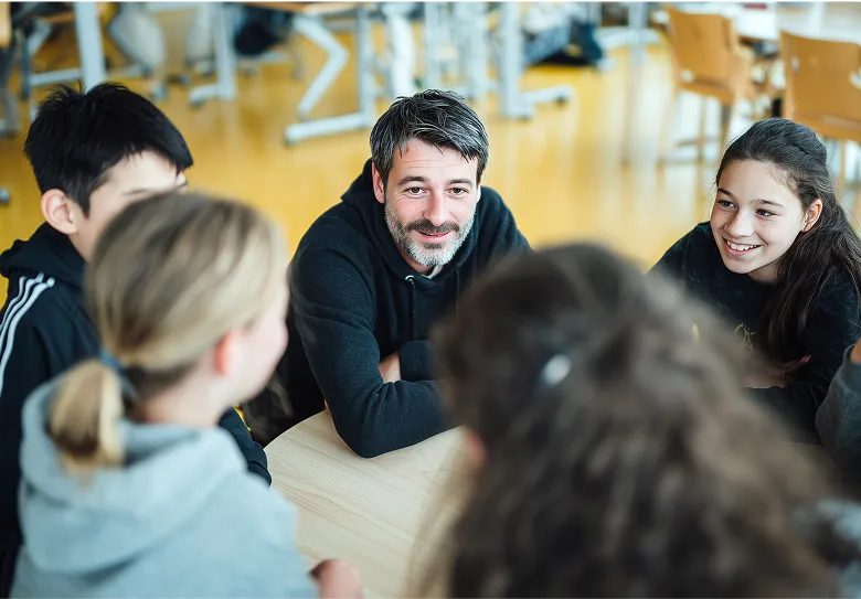 Gruppe von Lehrern berät sich