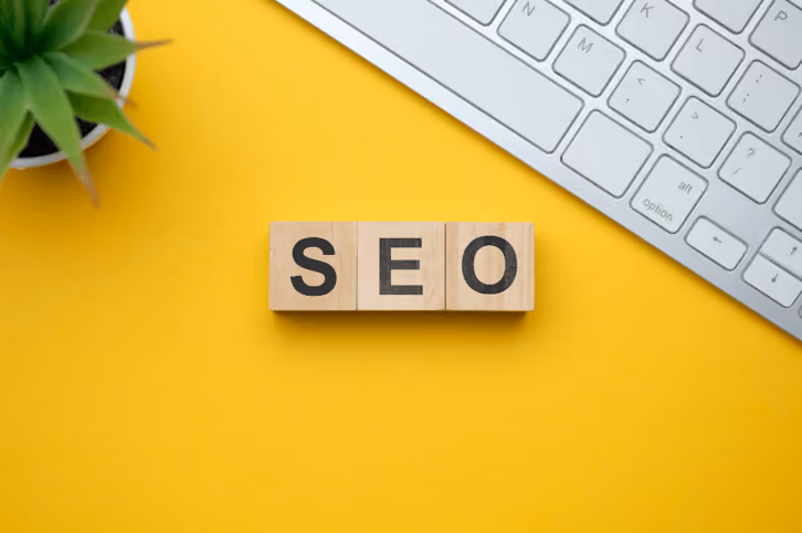 SEO top view on table with wooden blocks