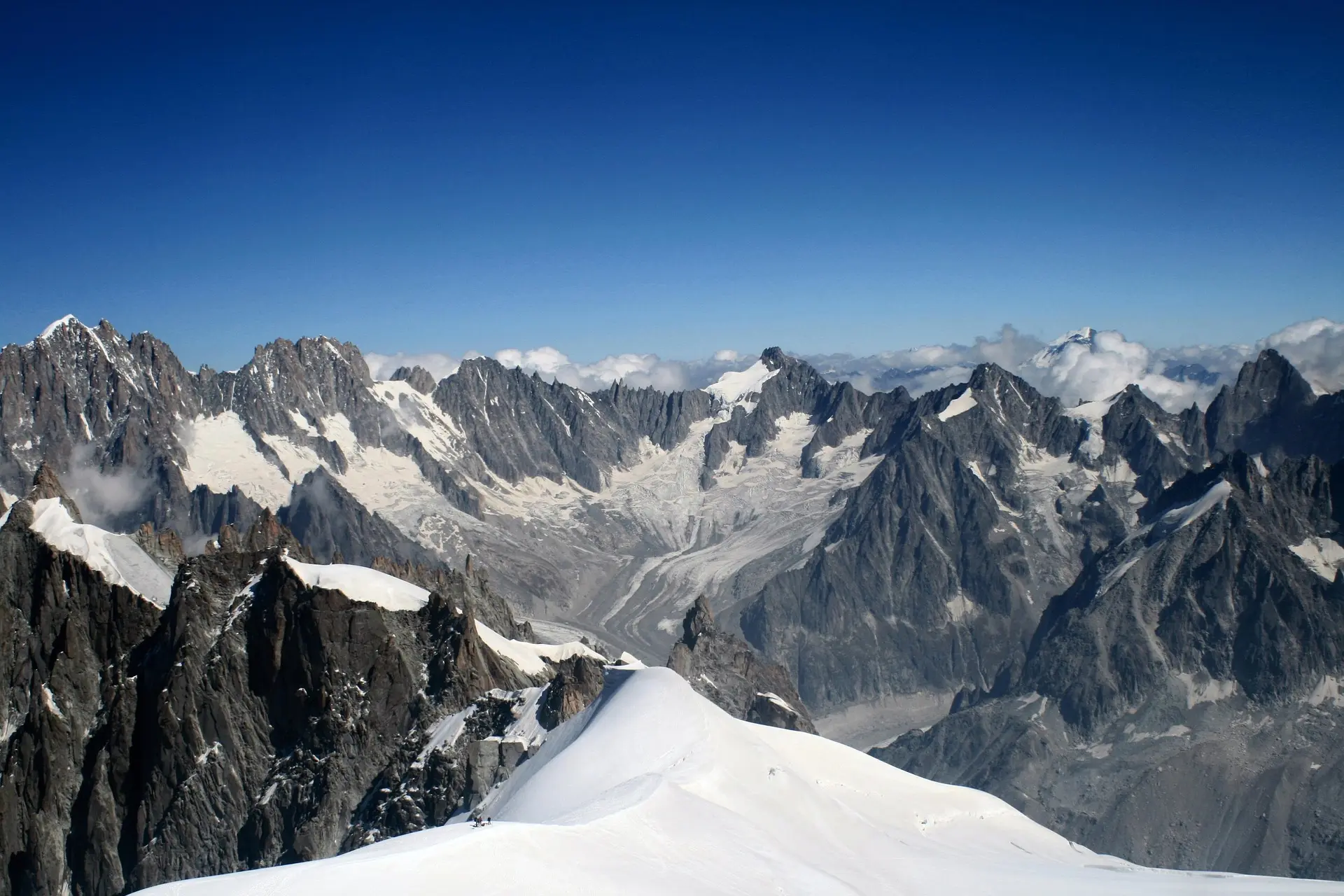 Une photo des montagnes
