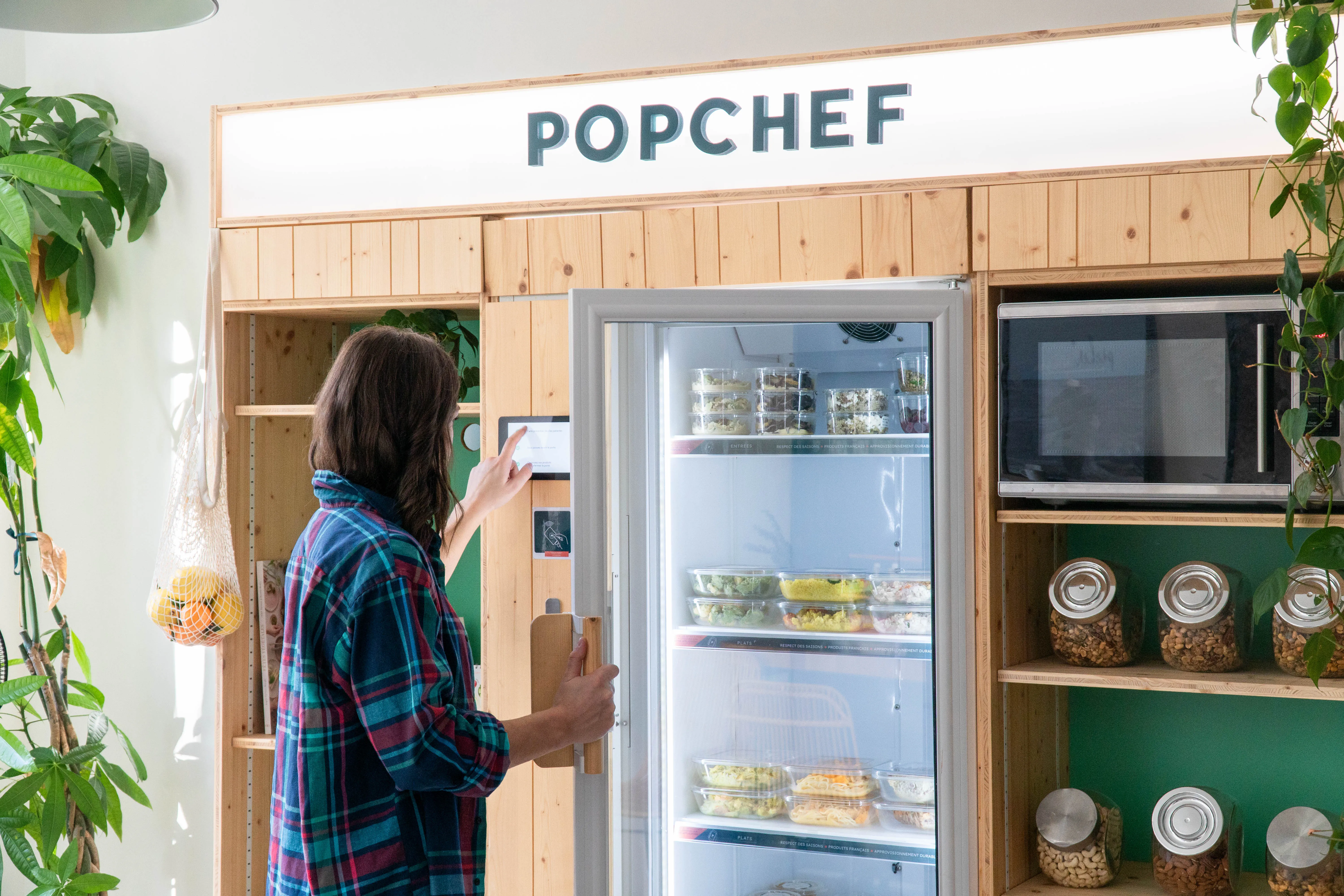 vue large du frigo d'entreprise Popchef