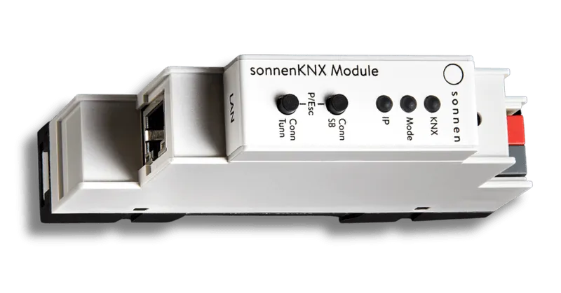 sonnenKNX mit mehreren LED-Anzeigen und LAN-Anschluss.