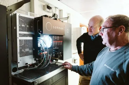 Specialistpartners betraktar en installation