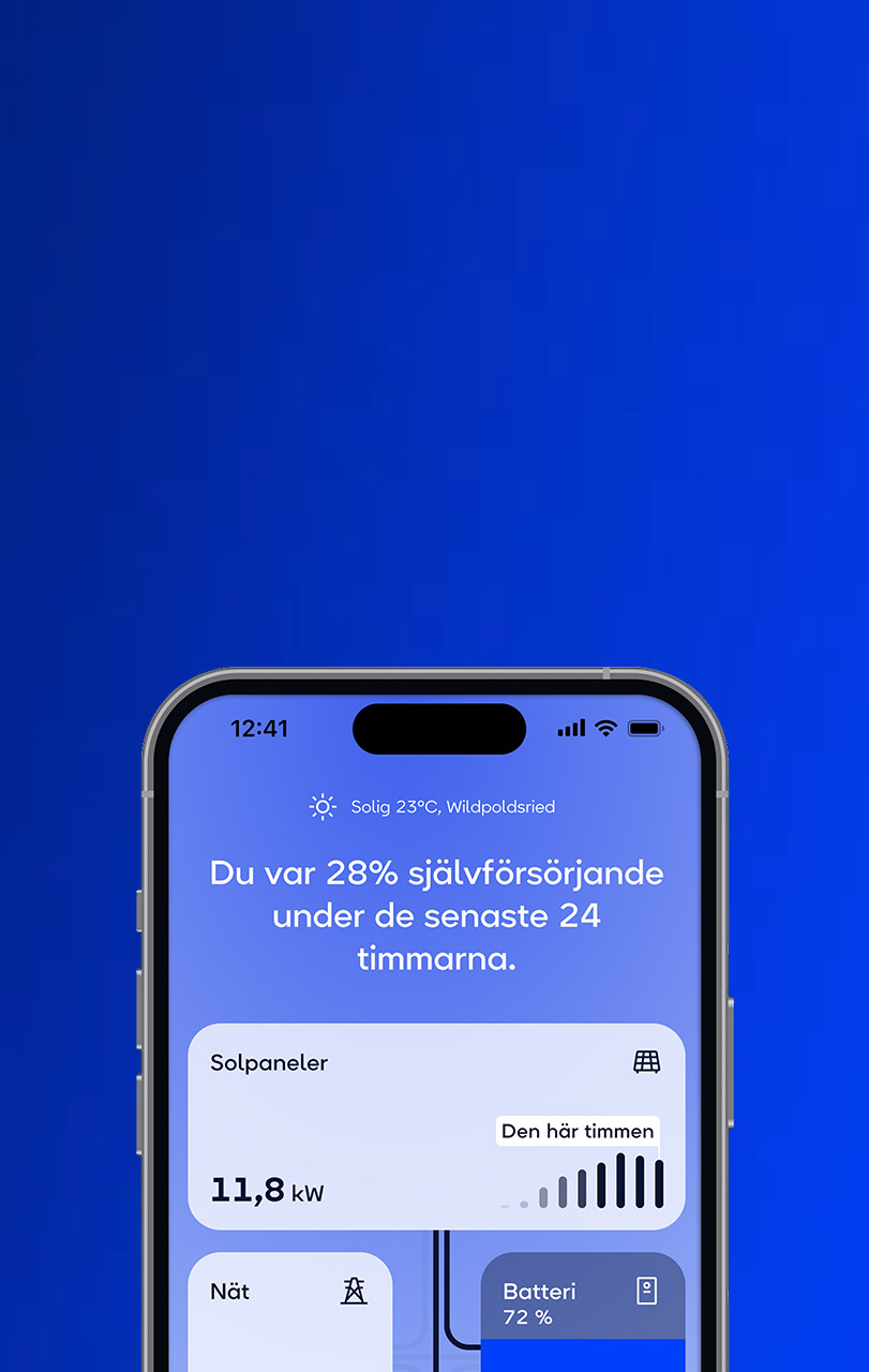 Smartphone med sonnen-app visar laddningsinformation för en elbil och valmöjligheter mellan olika laddlägen.