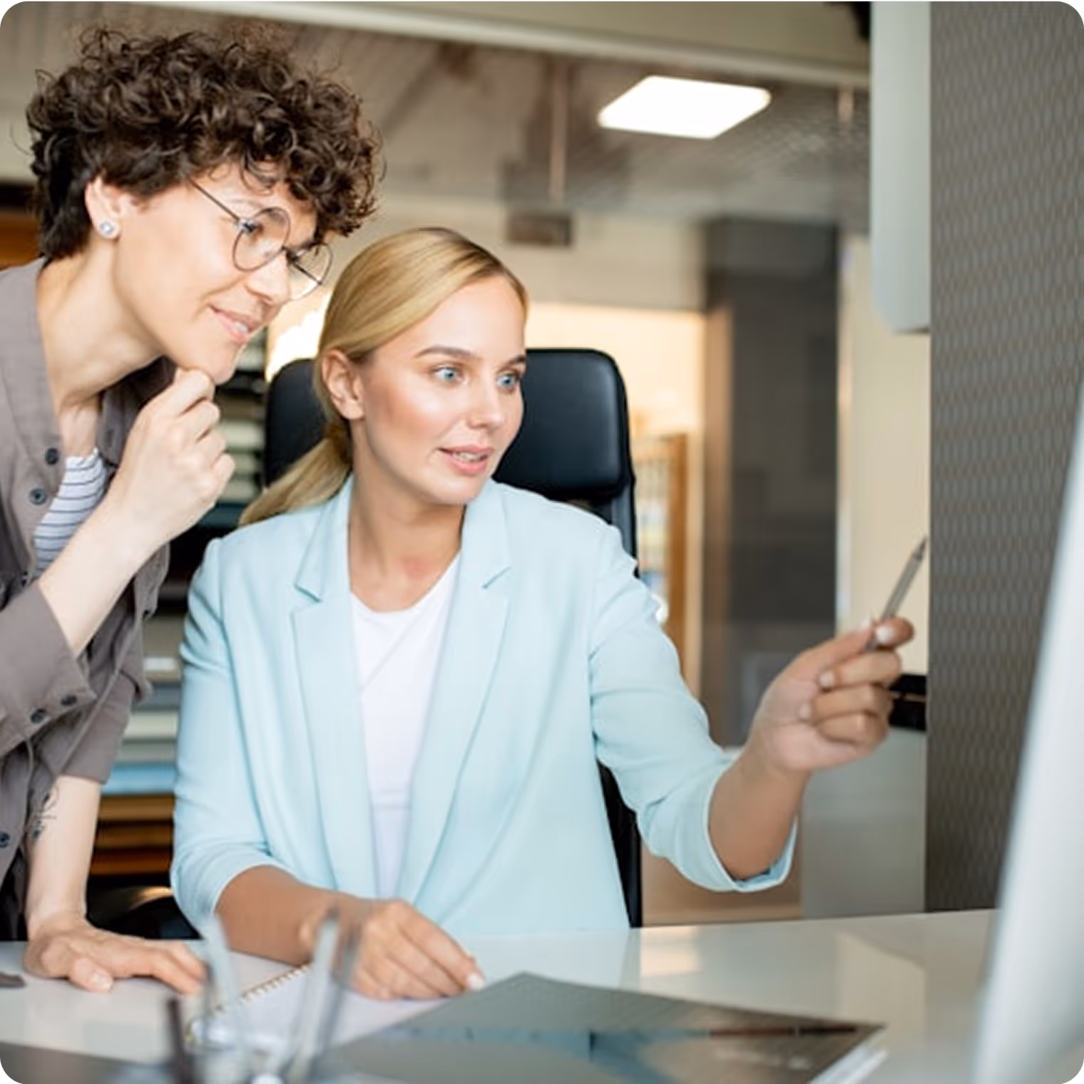 A man and a woman are pointing to the screen.