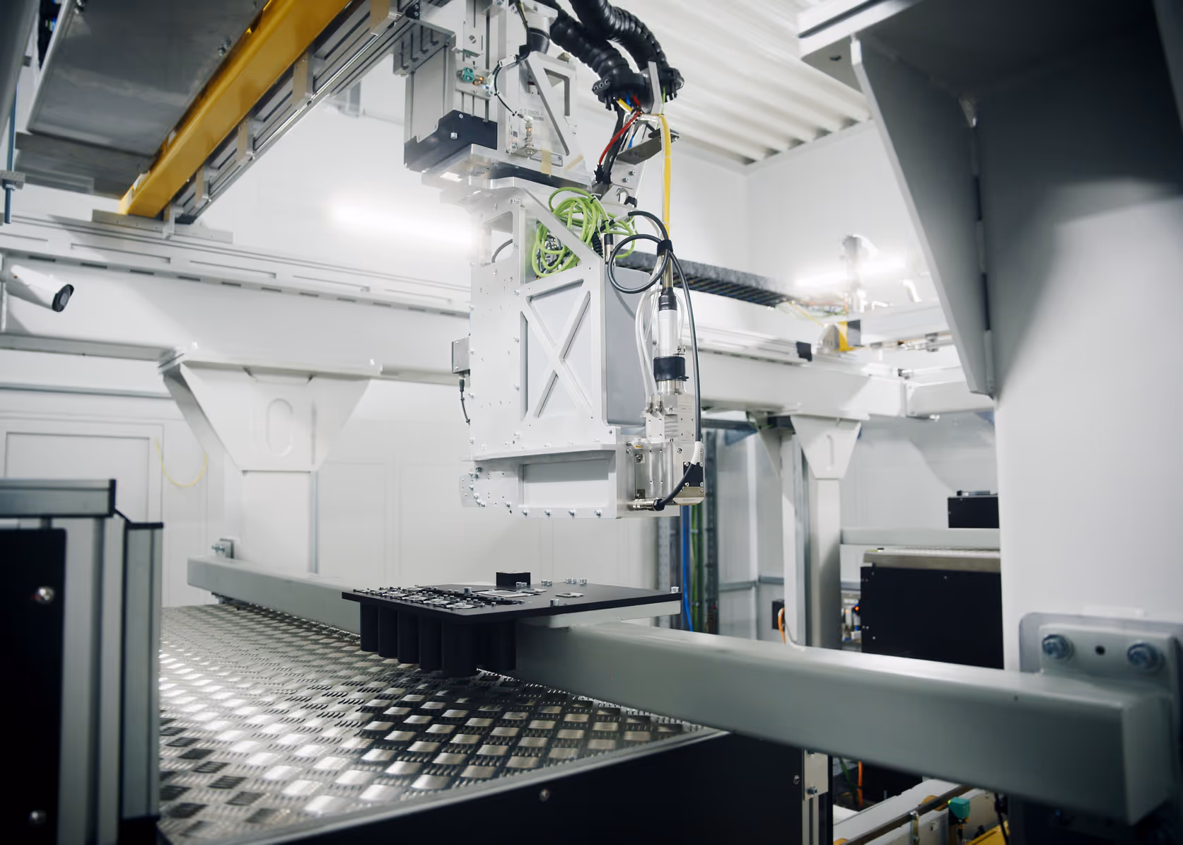 Vollautomatisierte Batterieprüfung - Anlage während der Kalibrierung