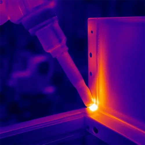 Thermografische Aufnahme zur Überwachung von Temperaturverläufen im Fertigungsprozess
