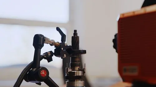 Rissprüfung im edevis Prüflabor mit Induktionsthermografie. Close Up Prüfteil