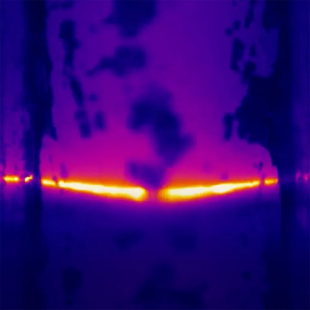 Thermografiebild einer Schweißnaht zur Detektion von Unregelmäßigkeiten und Fehlstellen