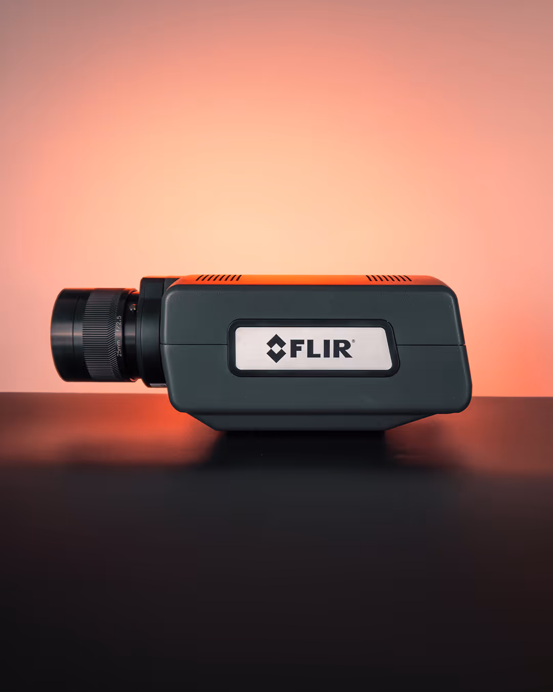 FLIR A6450: Aktive Thermografie in Aktion