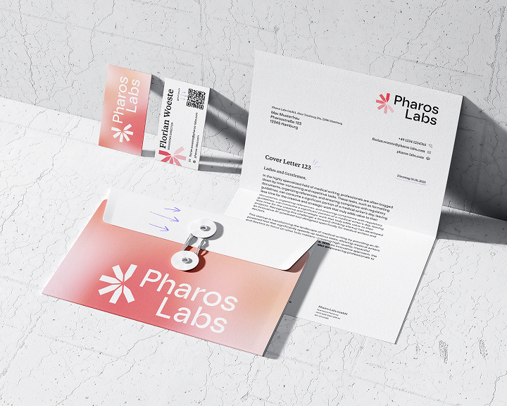 Schreibwaren-Design von Pharos Labs von Studio Tülü mit Visitenkarten, Marken-Briefpapier und Farbverlaufsumschlag.