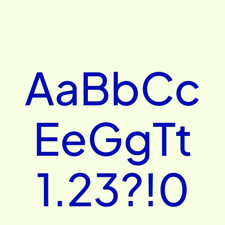 Das Alphabet und die Zahlen sind in Marineblau auf cremefarbenem Hintergrund dargestellt und zeigen die Hoves Pro-Schrift, die für die visuelle Identität von aenergi verwendet wird.