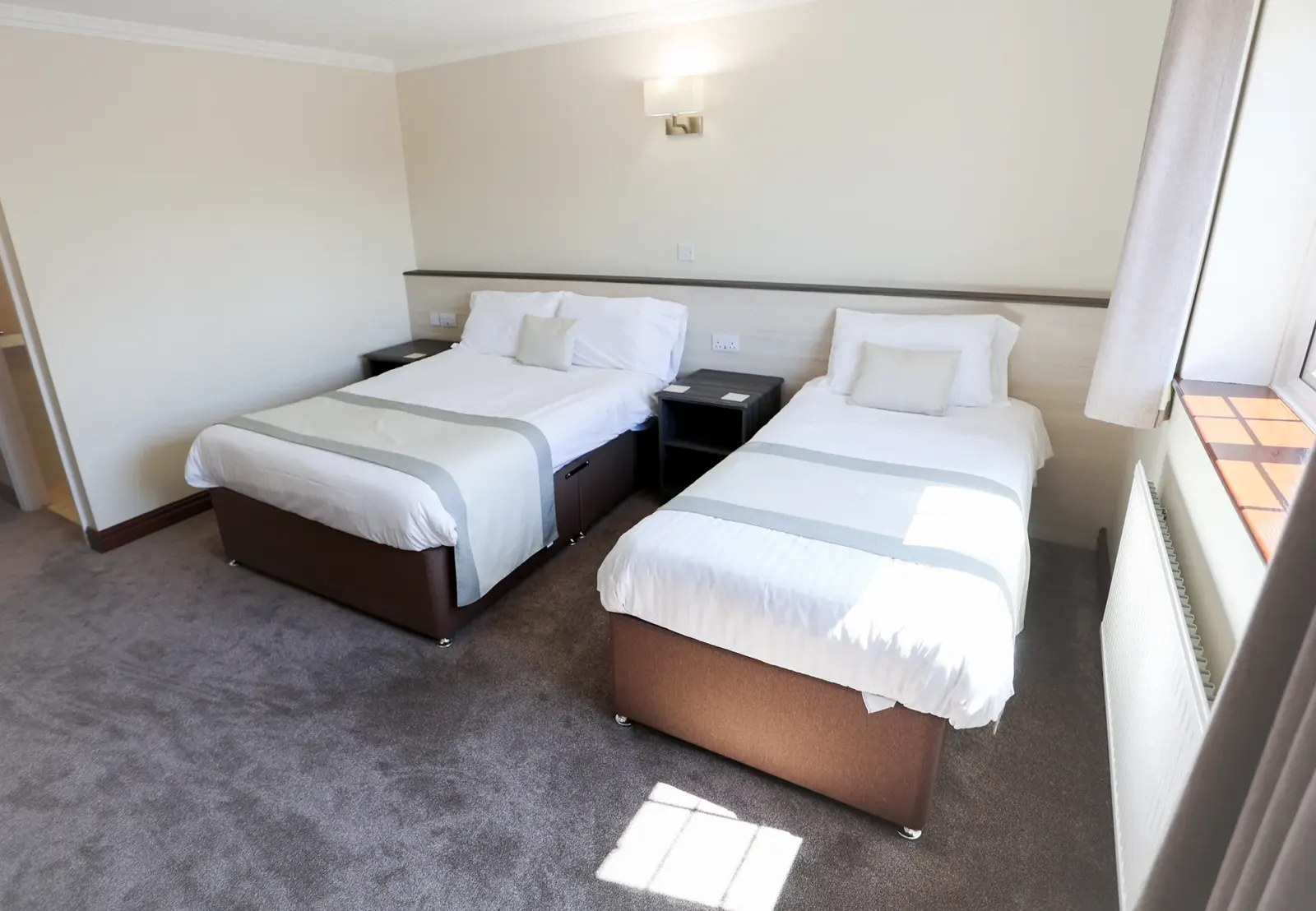 Twin en-suite bedroom at The Appleby Inn Hotel