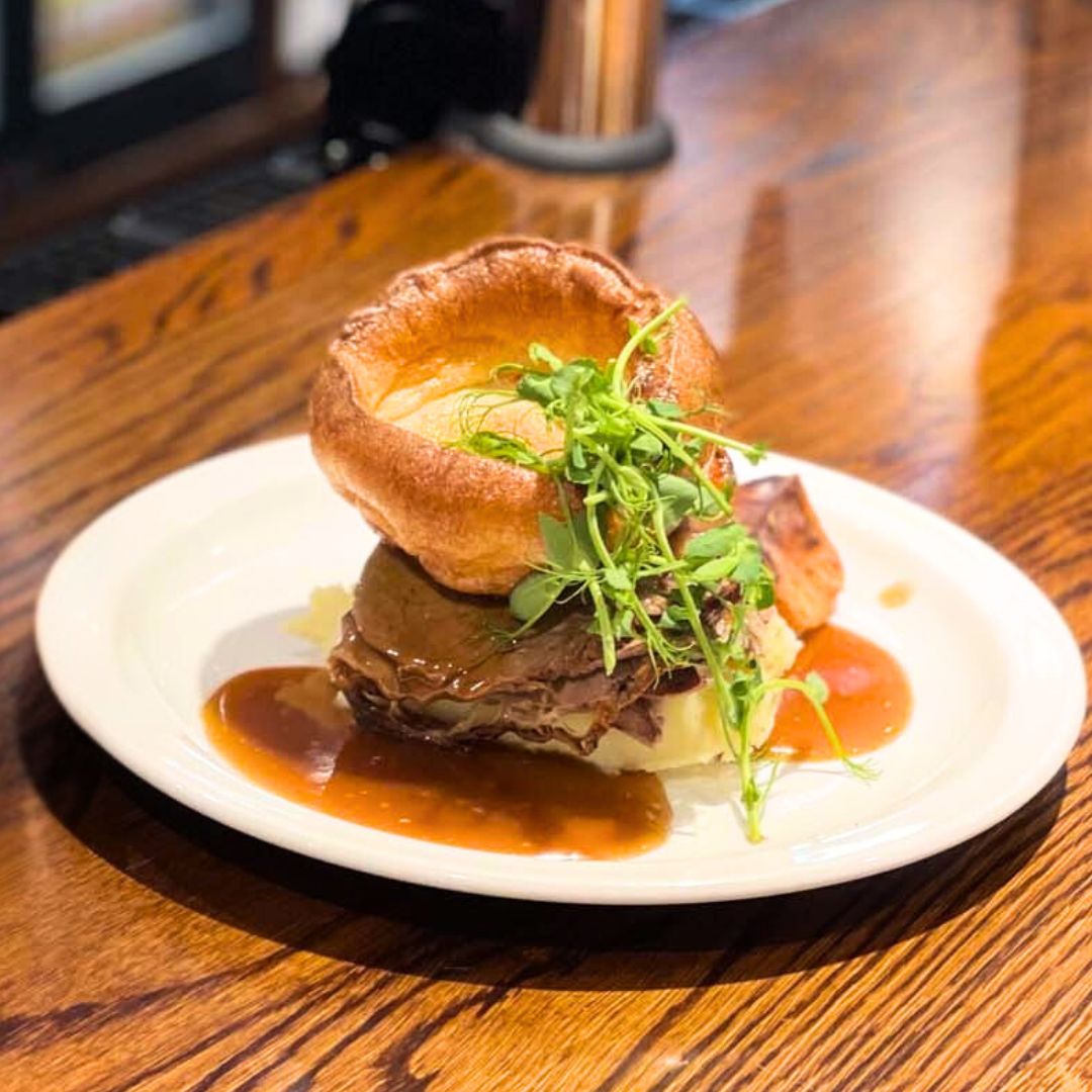 Beef Sunday Roast with Yorkdhire pudding and vegetables