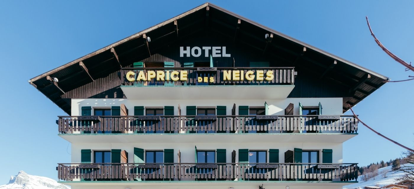 Hotel Caprice des Neiges - Exterior view with alpine panorama and peaceful natural setting