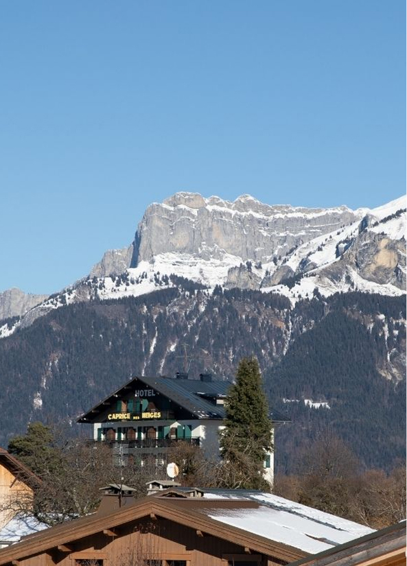 Hotel Caprice des Neiges - Exterior view with alpine panorama and peaceful natural setting