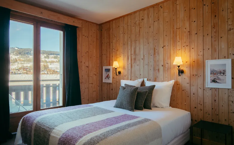 Le Caprice des Neiges Superior room with balcony overlooking the Combloux mountains.