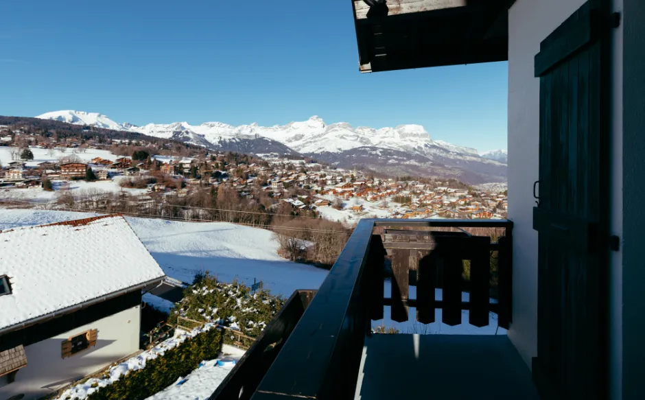 Balcony of the Superior Room at Le Caprice des Neiges, with unobstructed mountain views.