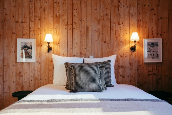 Two twin beds in a Superior Twin Room, chalet atmosphere in Combloux.