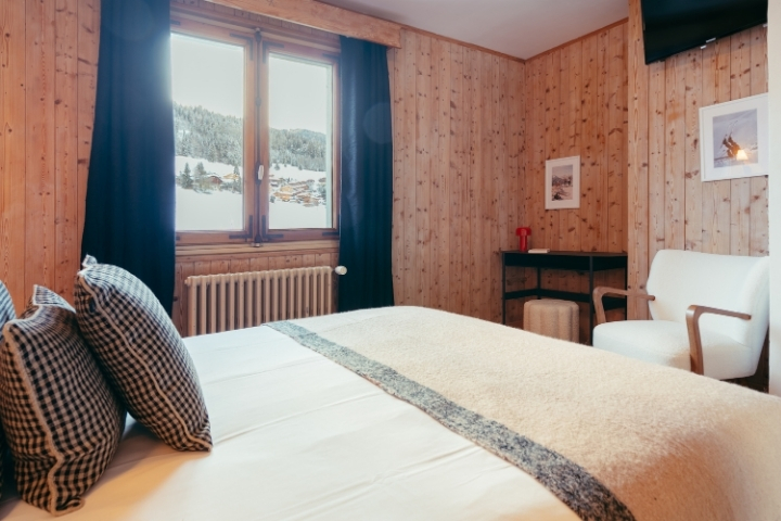 Mountain-view bed from a Superior Room at Le Caprice des Neiges.