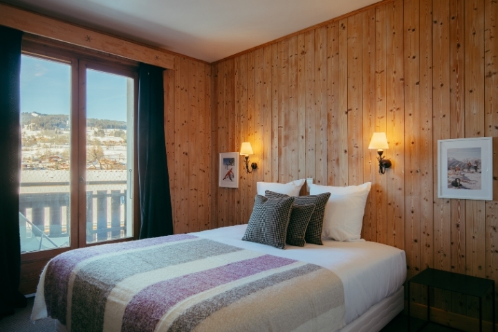 Two twin beds or one double bed in a Balcony Superior Room at Le Caprice des Neiges.