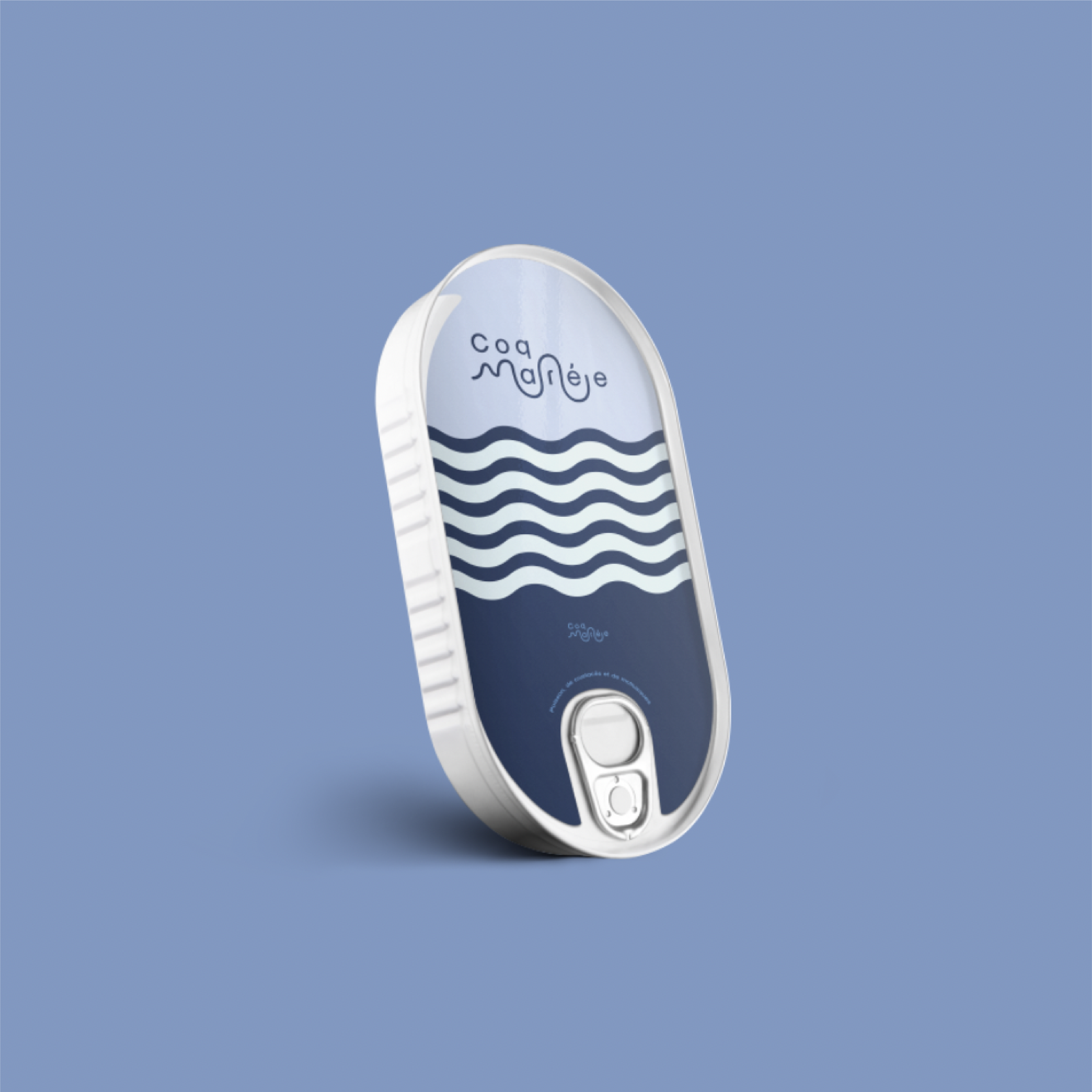 Mockup d'application de la marque de Coq Marée sur une boîte de sardines. Réalisation d'un Mockup pour le Branding de Coq Marée par Simon, la solution graphique tout-en-un et sans engagement pour créer des designs. Solution graphique par abonnement sans engagement 100% Française