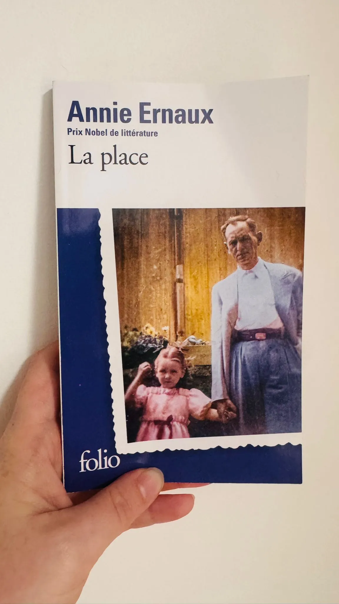 Couverture du livre La place d’Annie Ernaux