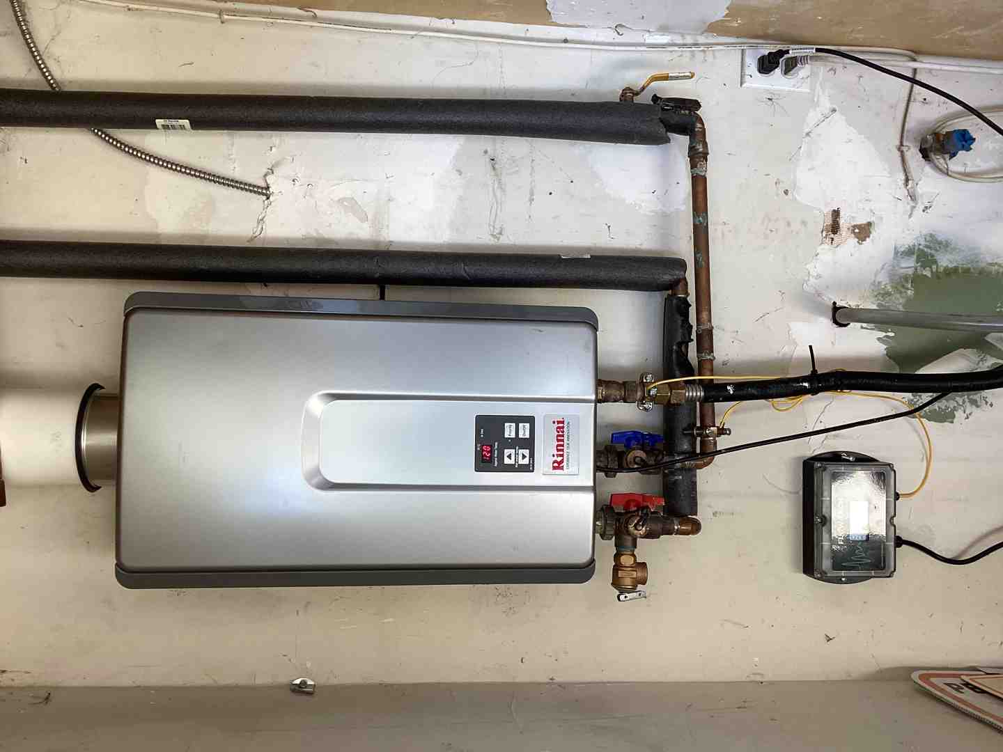 I need to replace my 20 gallon hot water tank. What plumbers in Elk Grove can supply and install one?