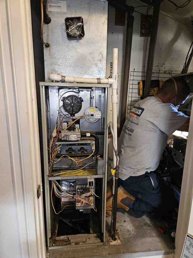 infographic explaining the top 3 furnace emergency warning signs: gas smell, CO alarm, and no heat - emergency furnace replacement in thousand oaks, ca