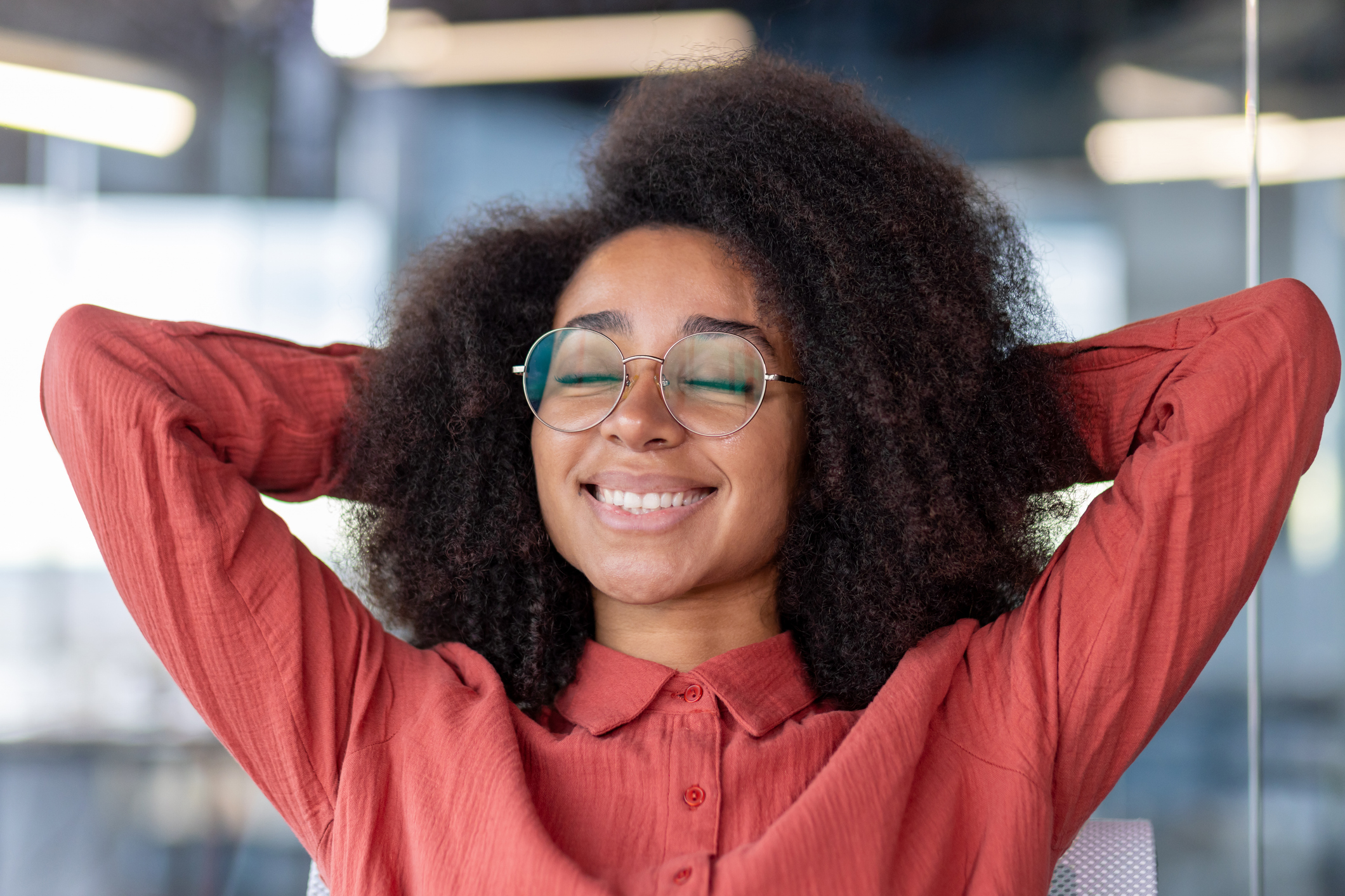 Happy employee gift sender