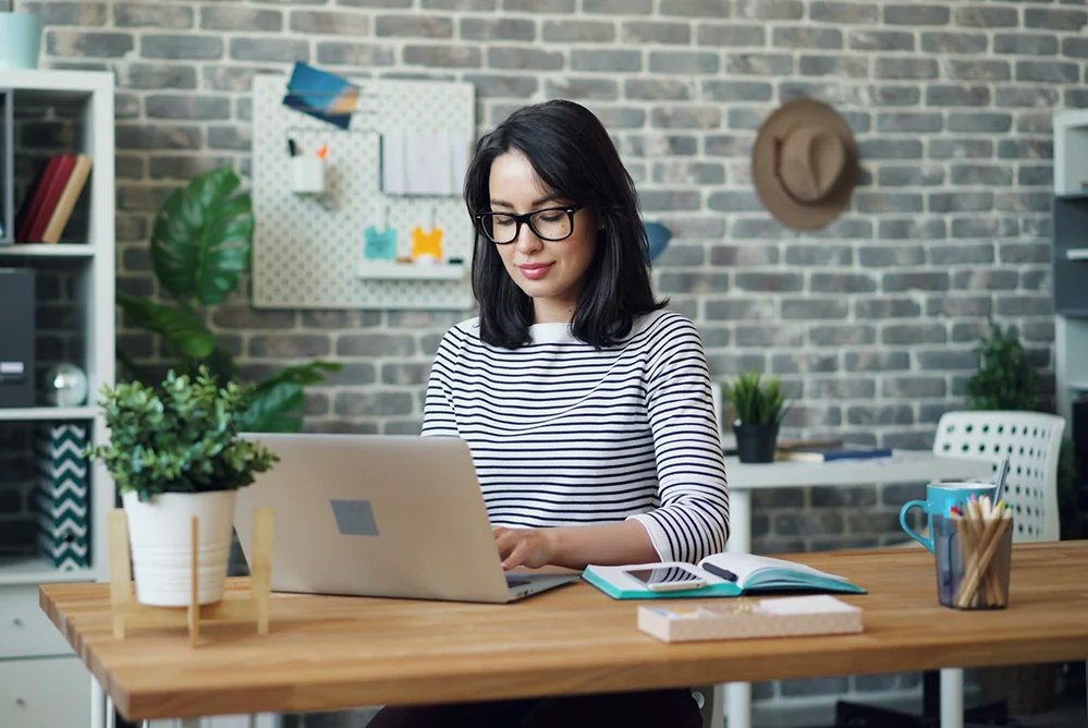 Woman using the Castify platform on her laptop.