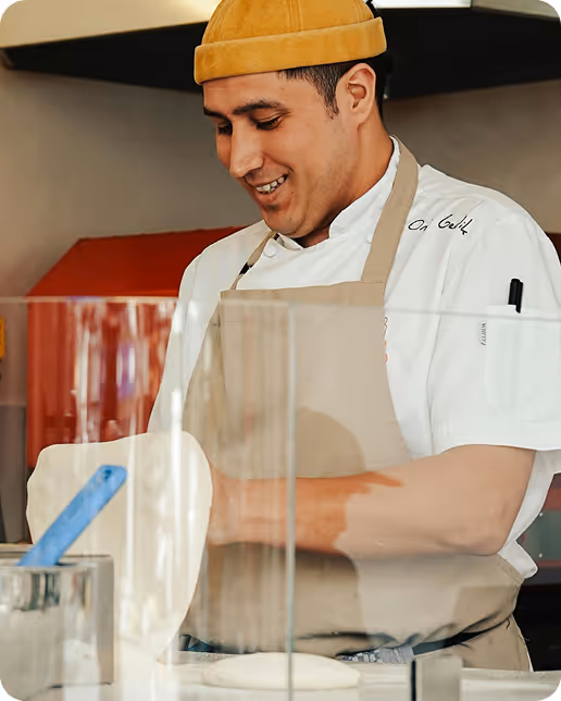 Cooker with yellow hat