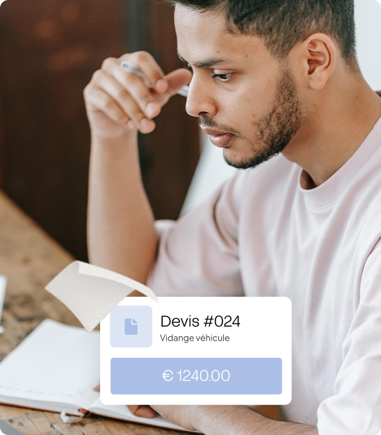 homme fait sa compta devis