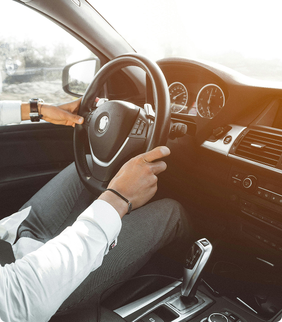 conducteur dans une voiture