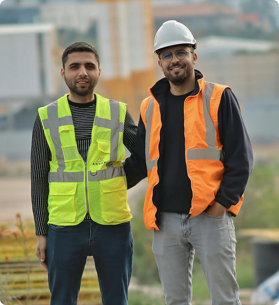 2 hommes sur un chantier