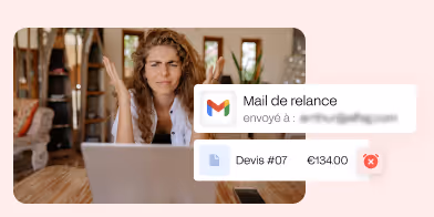 femme énervée devant ordinateur et des relance de devis par email