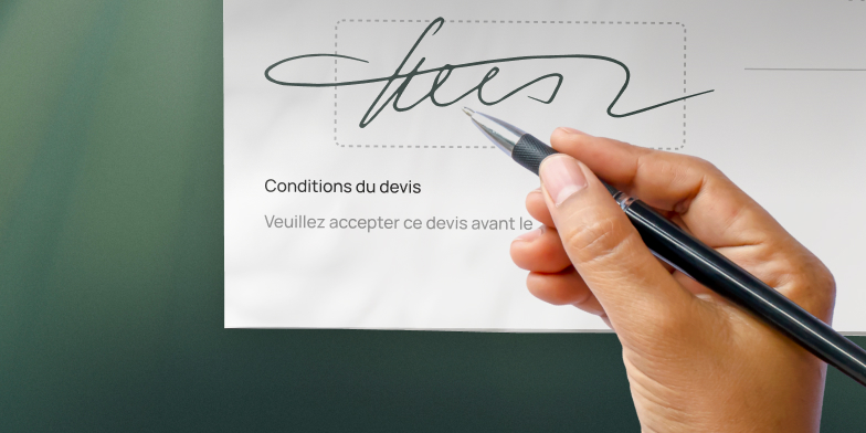 feuille de papier devis avec signature et une main qui signe